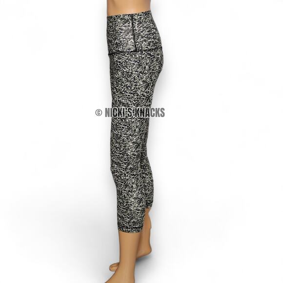 Lululemon Wunder Under Crop Luxtreme Ripple Green Leggings Yoga Size 6 - Picture 4 of 9